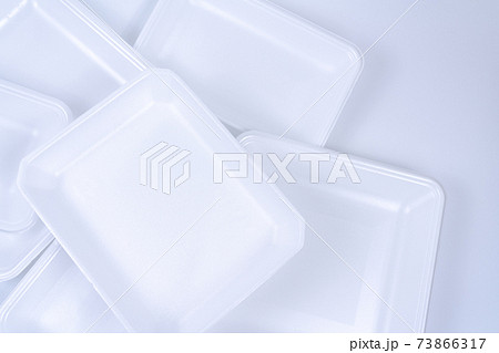 白い食品トレイ 白い食品トレイ 73866317