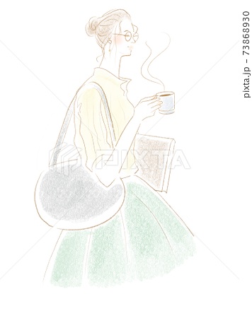 コーヒーを持って歩いている働くメガネの女性のオシャレなイラストのイラスト素材