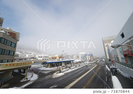 冬の小樽駅前周辺風景 73870844