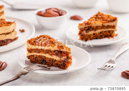 Vegan homemade carrot cake with pecans. 73870895