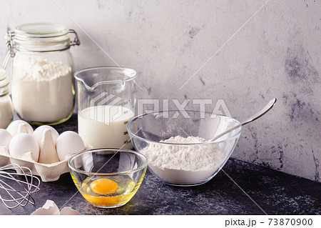 Cooking ingredients for dough, eggs, flour, sugar, milk. 73870900