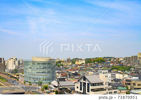 瀬戸市、瀬戸川と瀬戸市中心街の風景 73870951