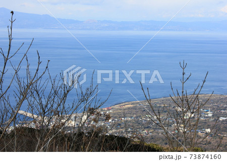 丘の上の風景 Blue Sky And The Sea の写真素材