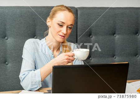 Portrait of a young businesswoman 73875980