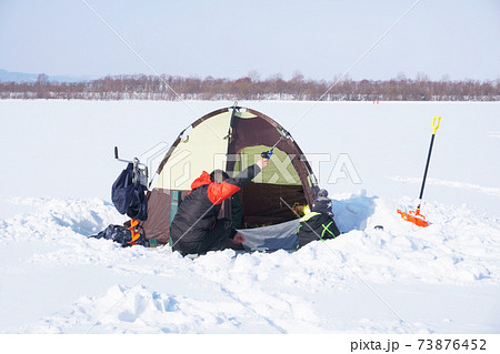 親子でワカサギ釣り 73876452