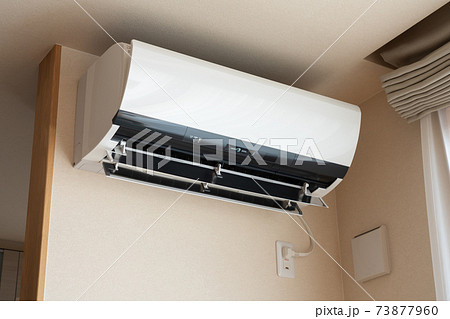 稼働中のエアコン　住まい 73877960