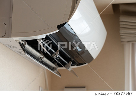 稼働中のエアコン　住まい 73877967