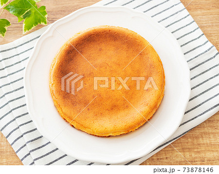 ベイクドチーズケーキ・ホールケーキ 73878146