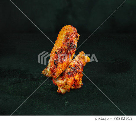 Isolated grilled roast chicken wings with golden brown crust Isolated grilled roast chicken wings with golden brown crust 73882915