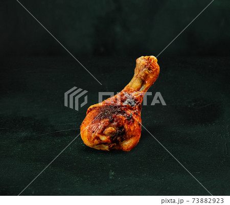 Isolated grilled roast chicken leg with golden brown crust Isolated grilled roast chicken leg with golden brown crust 73882923