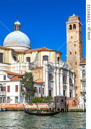 Gondola on Canal Grande in Venice 73884313