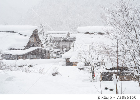 白川郷 冬景色の合掌村歩きの写真素材
