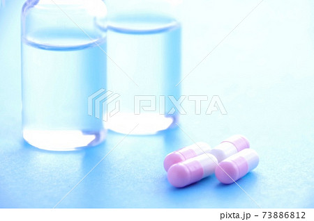 注射器とクスリ瓶 注射器とクスリ瓶 73886812