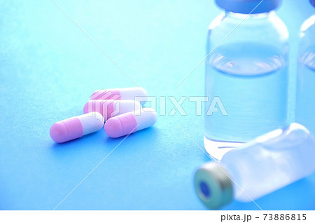 注射器とクスリ瓶 注射器とクスリ瓶 73886815