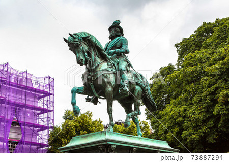 Statue of William I in Hague 73887294