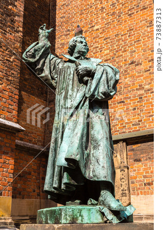 Statue of Martin Luther in Hannover 73887313