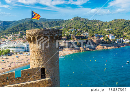 Beach at Tossa de Mar and fortress 73887365