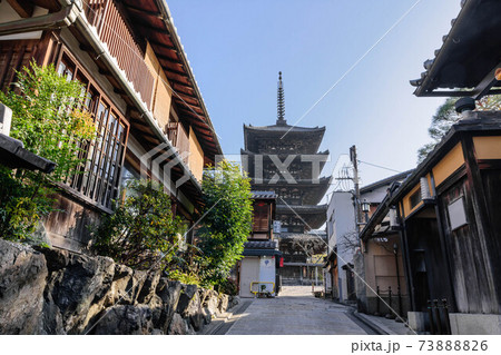 京都東山　法観寺「八坂の塔」 73888826