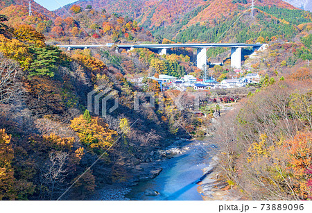 諏訪峡大橋からの景観　諏訪峡　秋の景色　みなかみ町　　　 73889096