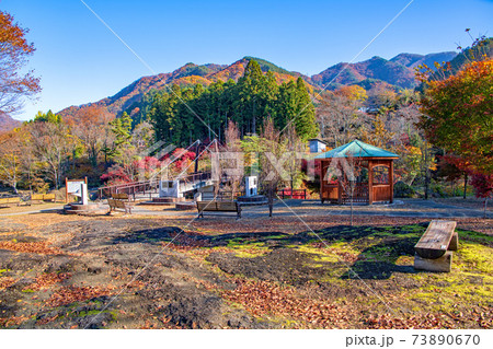 与謝野晶子歌碑公園　谷川岳　秋の景色　みなかみ町　　　 73890670
