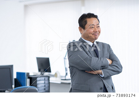 ビジネスマン オフィスワーク ビジネスマン オフィスワーク 73893174