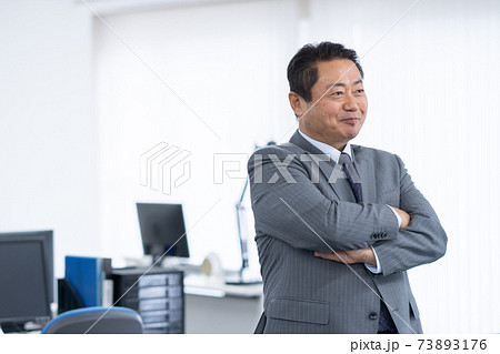 ビジネスマン オフィスワーク ビジネスマン オフィスワーク 73893176