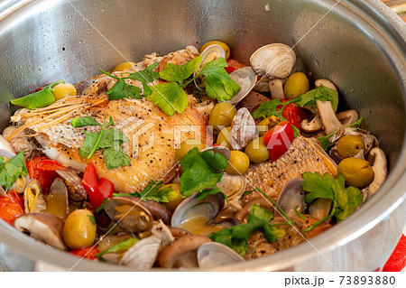 ホームメイドの鯛のアクアパッツァ 73893880