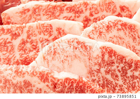 牛肉(カルビ・焼肉用)のアップ。 牛肉(カルビ・焼肉用)のアップ。 73895851