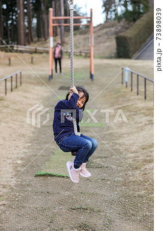 こどもの森わんぱくらんどのターザンロープ の写真素材