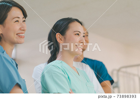 エッセンシャルワーカー 73898393