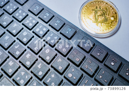 ビットコインとキーボード ビットコインとキーボード 73899126