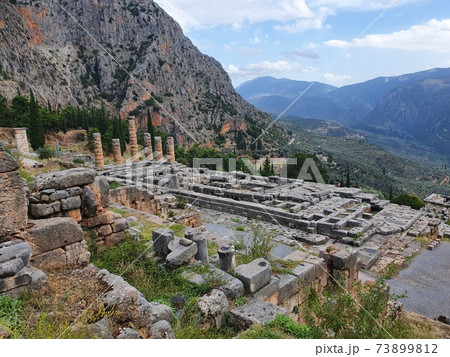 ギリシャ、デルフィの遺跡 73899812
