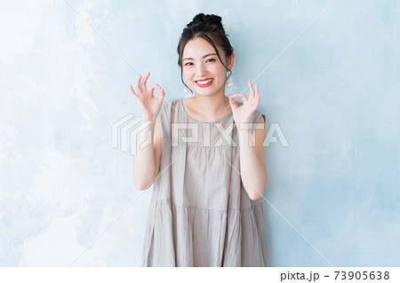 オッケーする20代女性 オッケーする20代女性 73905638
