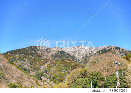 麓から見た阿夫利山(大山)【冬】 麓から見た阿夫利山(大山)【冬】 73907095