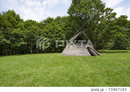 茅野市尖石縄文考古館、与助尾根遺跡の復元住居 73907193