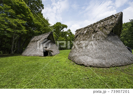 茅野市尖石縄文考古館、与助尾根遺跡の復元住居 茅野市尖石縄文考古館、与助尾根遺跡の復元住居 73907201