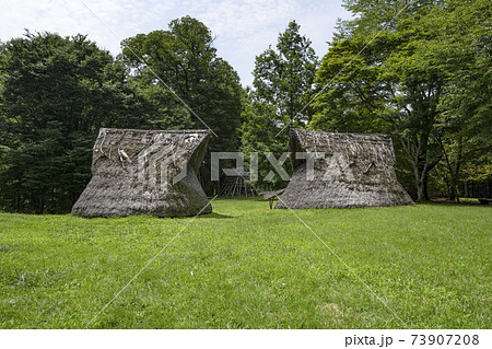 茅野市尖石縄文考古館、与助尾根遺跡の復元住居 茅野市尖石縄文考古館、与助尾根遺跡の復元住居 73907208