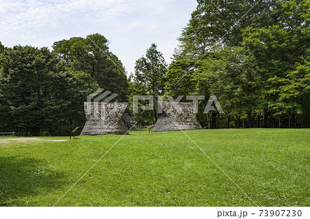茅野市尖石縄文考古館、与助尾根遺跡の復元住居 73907230