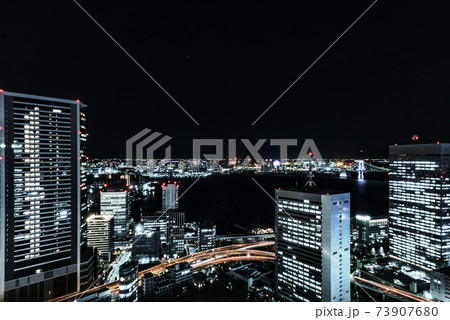 浜松町・世界貿易センタービルから見るお台場方面の夜景の写真素材 ...