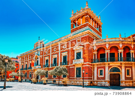 Back view of the Valencia Cathedral, Basilica of Cabildo de Vale Back view of the Valencia Cathedral, Basilica of Cabildo de Vale 73908864