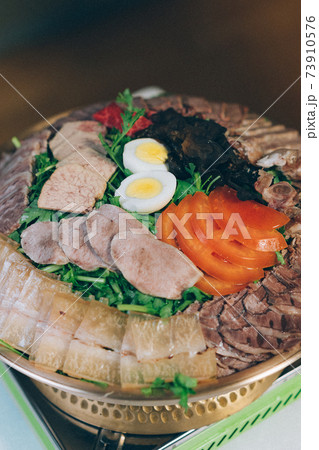 獣肉 ごちそう 肉 73910576