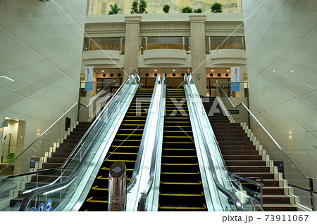 調布市文化会館たづくり　大エスカレーター 73911067