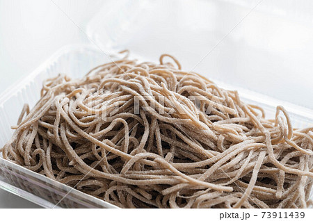 生の蕎麦の麺 生の蕎麦の麺 73911439