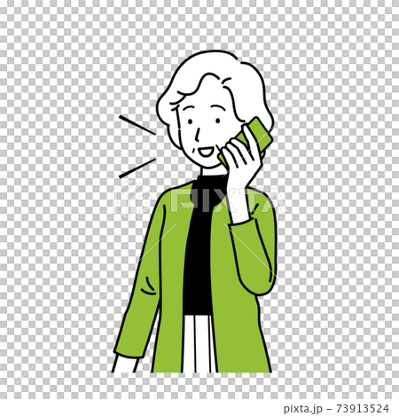 スマホで電話をするシニア 73913524