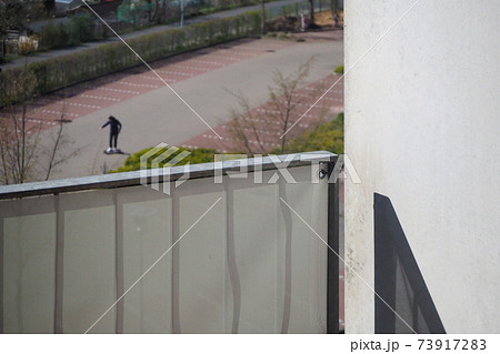 網のかかったベランダの柵の写真素材