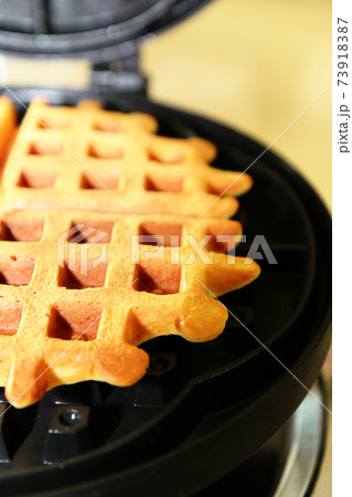 直火用ワッフルメーカーで手作りアメリカンワッフル 直火用ワッフルメーカーで手作りアメリカンワッフル 73918387