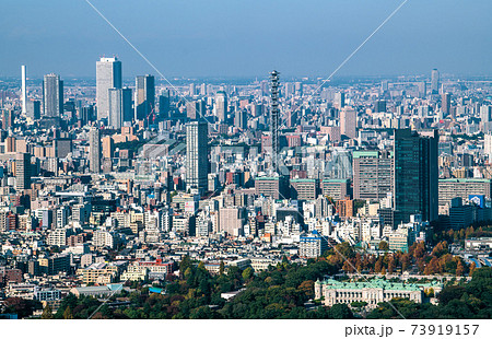 日本の東京都市景観　迎賓館や防衛省、四ツ谷駅（迎賓館の右上）などを望む 73919157