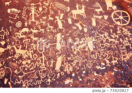 Petroglyphs on Newspaper Rock in Canyonlands National Park, Utah, USA 73920827