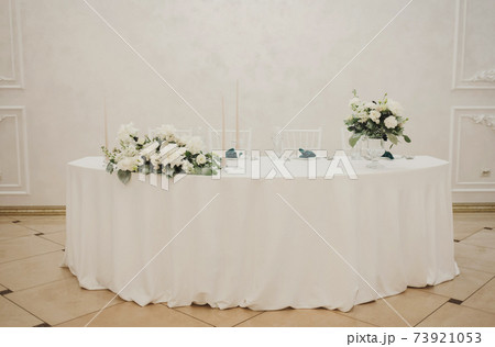 classic restaurant table decoration 73921053