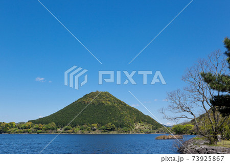 春の藺牟田池湖畔 春の藺牟田池湖畔 73925867